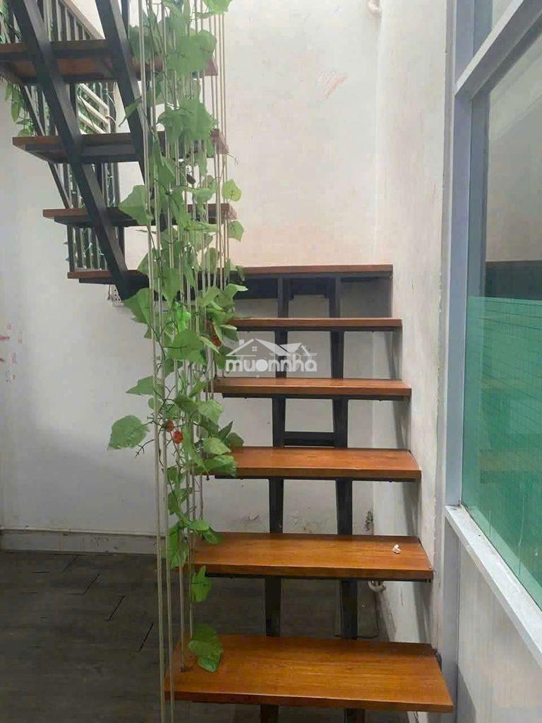 🏠🏠 Cho thuê nhà hẻm ba gác đường trần phú, p4 q5
💢 dt 4 m - 4