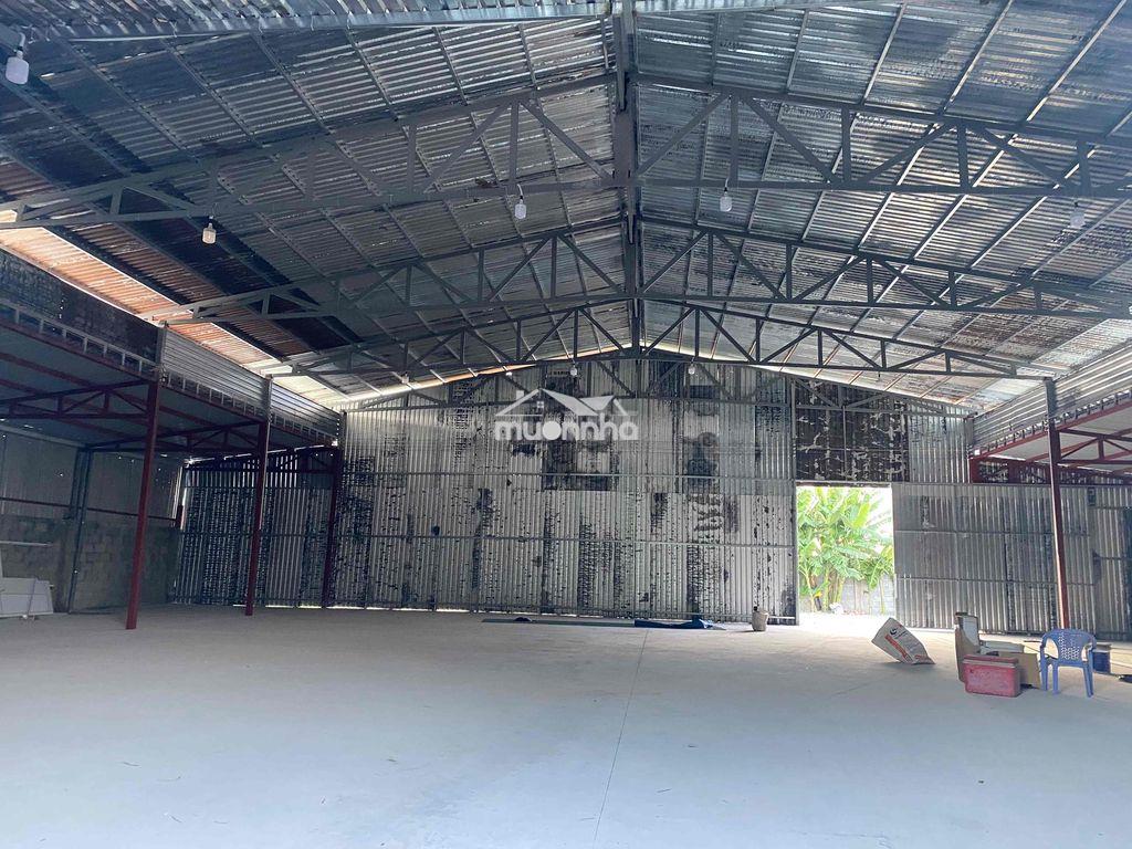 Cho thuê kho xưởng khuôn viên 1200m2 giá mềm - 2