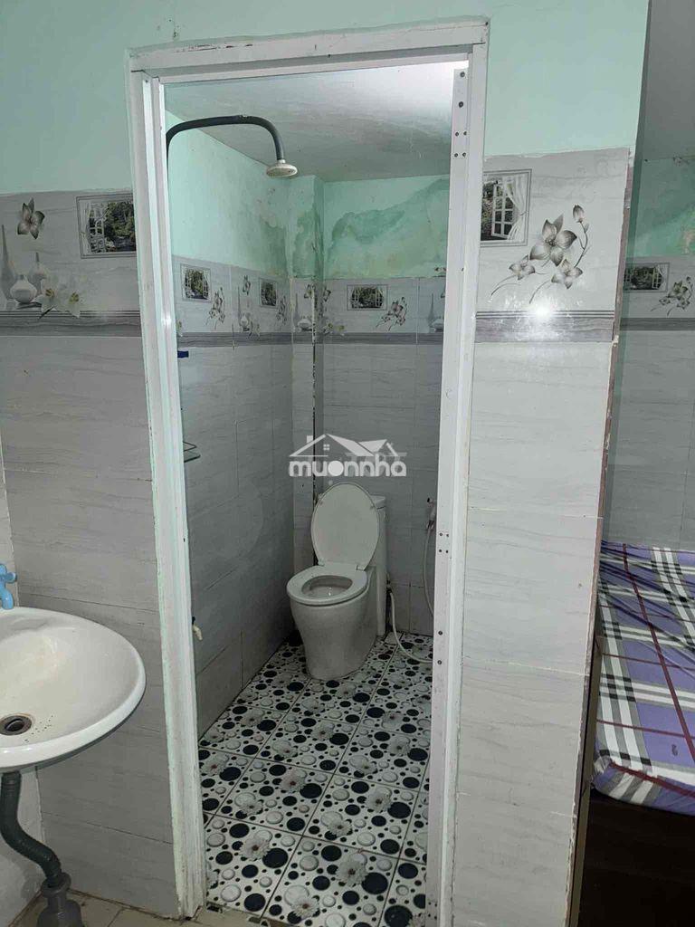 Dãy trọ e còn 2 phòng cho thuê , sẵn giường nệm, quạt- an ninh -tự do - 2