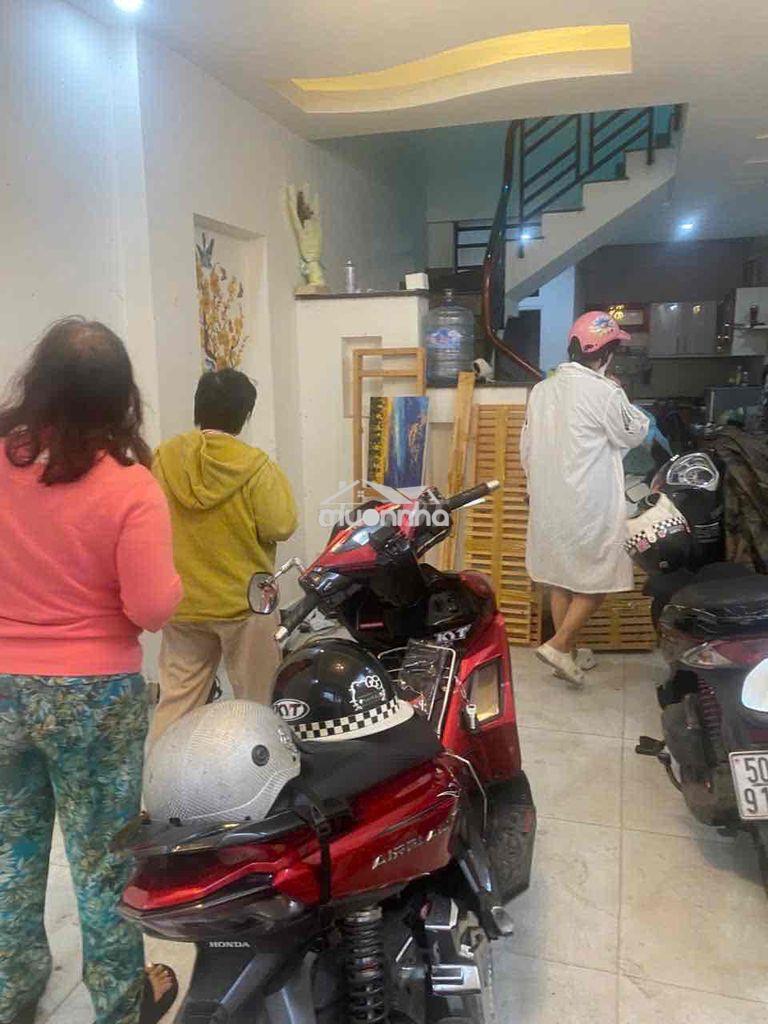 Nhà nguyên căn. 3 tầng. nhà có 4 máy lạnh - 3