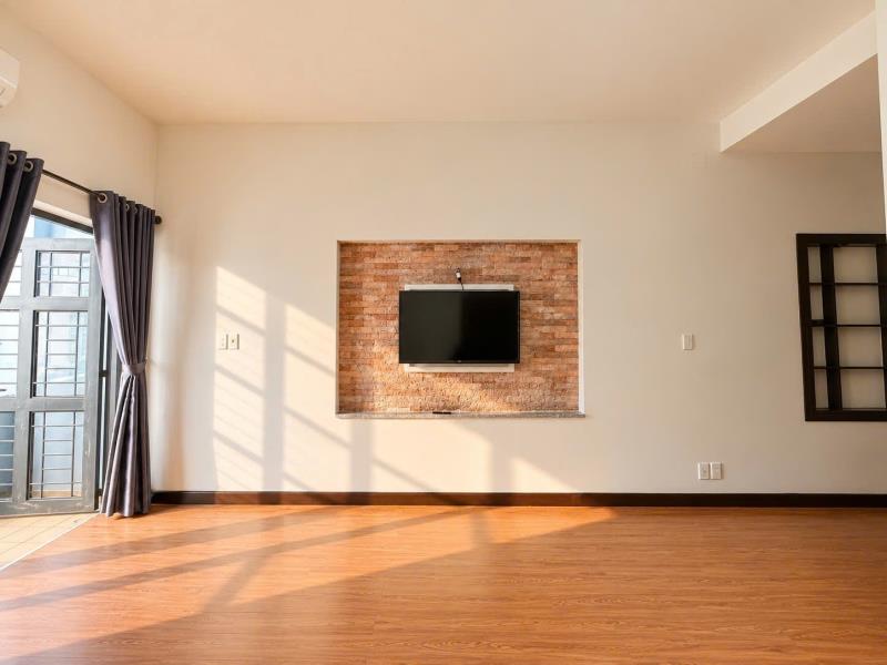 Cho thuê căn hộ 1 phòng ngủ cao cấp 40m2 có ban công, full nội thất -đinh bộ lĩnh, bình thạnh gần ngã tư hàng xanh, ftu, uth, hiu, uef - 2