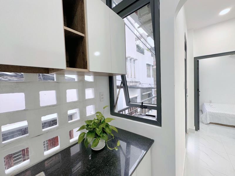 Căn hộ cho thuê có ban công - thuận lợi di chuyển q1,q3 chỉ vài phút - ngay tại lê văn duyệt bình thạnh - 2