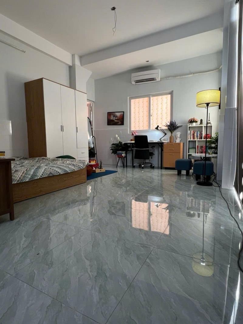  Cho thuê phòng ban công - rộng 30m2 - ngay đường dương quảng hàm - 2