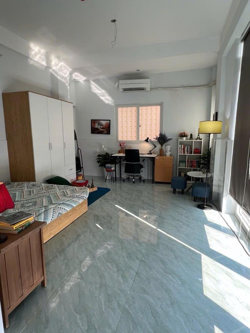 Cho thuê phòng ban công - rộng 30m2 - ngay đường dương quảng hàm - 4
