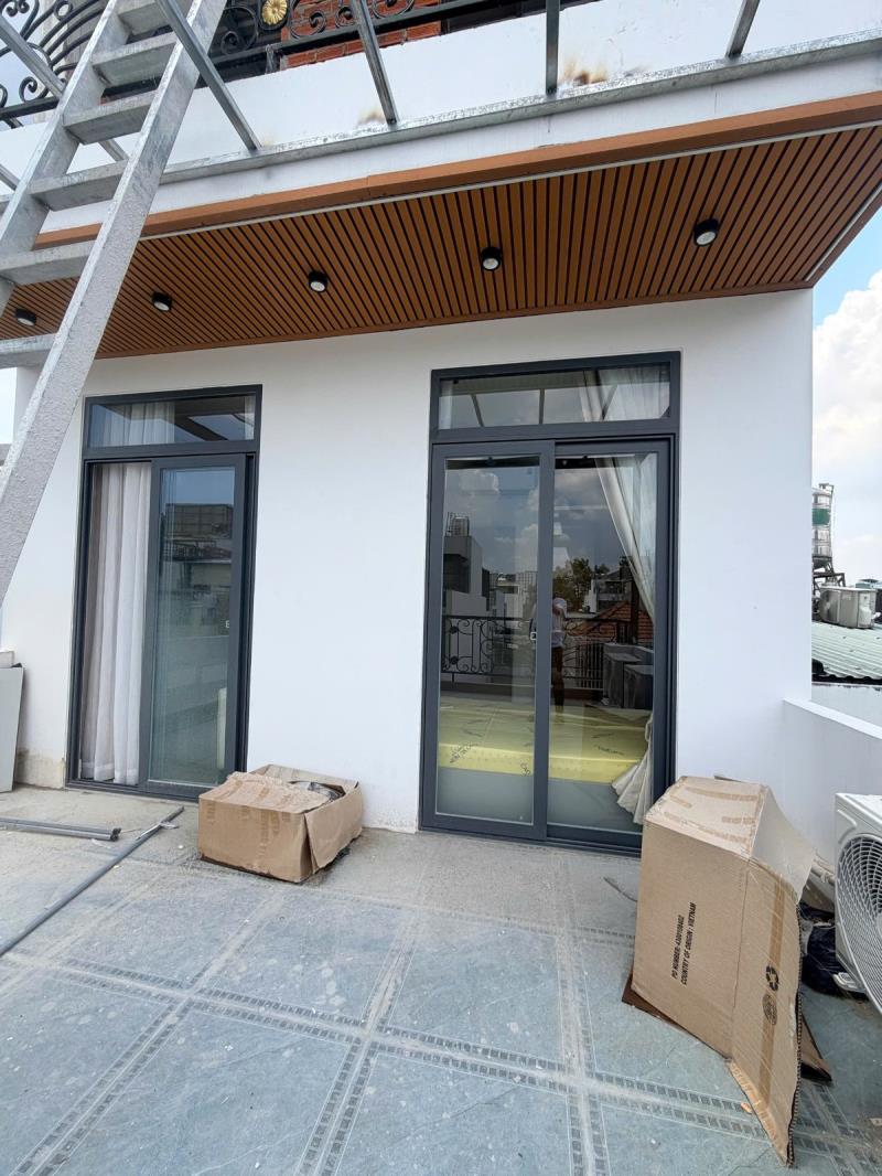 Penthouse 2pn ban công, mới nội thất đẹp, ở liền được, ngay quận 1 tiện đi lại - 3