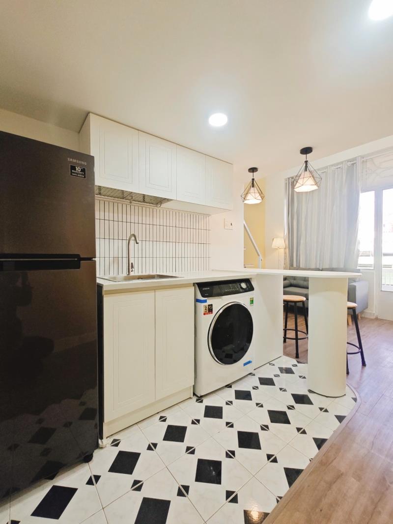 Cho thuê căn hộ có bancon - full nội thất - cửa sổ to- máy giật riêng- tách bếp- bùi đình tuý - 2