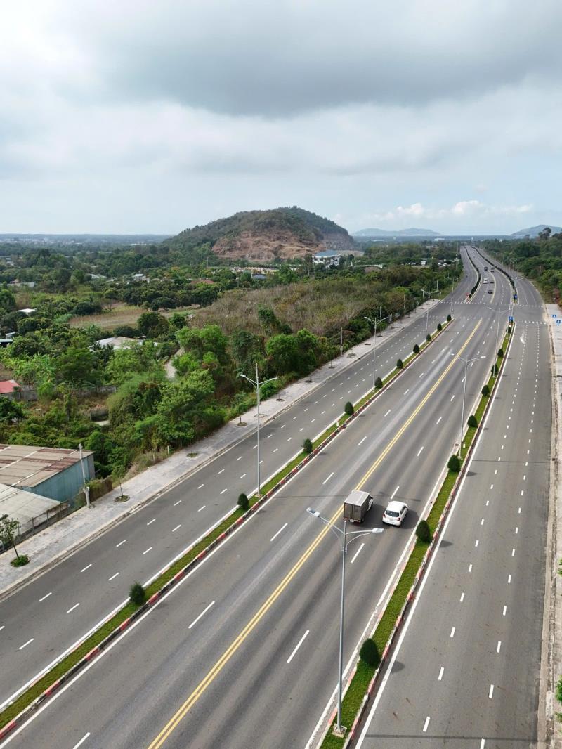 Chính chủ cần vốn làm ăn bán đất p.long hương 1541,4m2 giá chỉ 10.5 tỷ -lh 0935512***