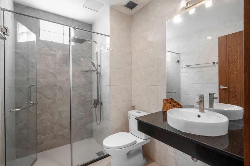 Thuê ngay căn hộ 1pn ngủ - ban công 40m2 rộng thoáng - hiện đại - ngay ngã tư hàng xanh - an ninh cao - 4