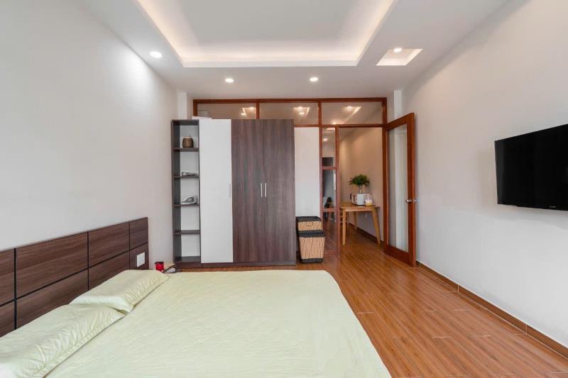 Thuê ngay căn hộ 1pn ngủ - ban công 40m2 rộng thoáng - hiện đại - ngay ngã tư hàng xanh - an ninh cao - 2