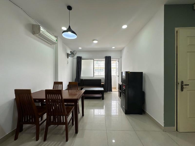 Căn hộ 2 phòng ngủ - bancol lớn thoáng - thang máy - hầm xe - ngay trung tâm quận 1 - 2