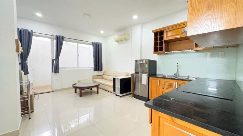 Cho thuê 2pn ban công rộng 70m2 mới | ngay cv lê văn tám - chợ tân định ở 3 - 5 người thoải mái - 2
