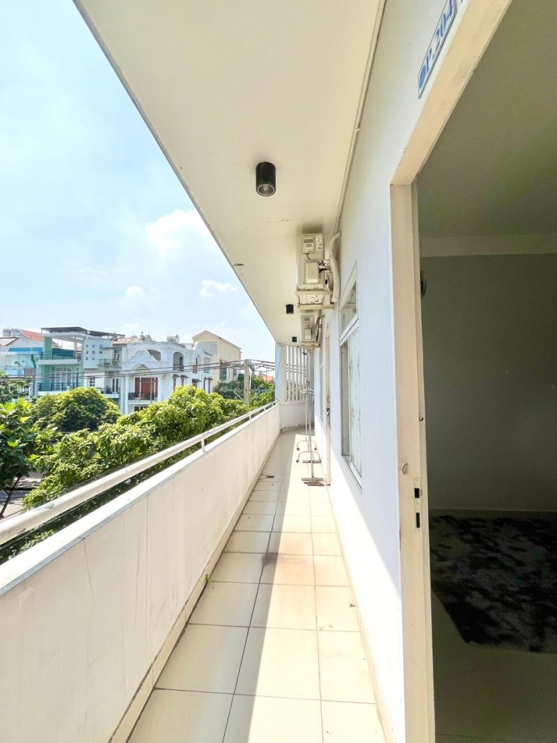 Phòng ban công thoáng an ninh gần etown cộng hòa - 3