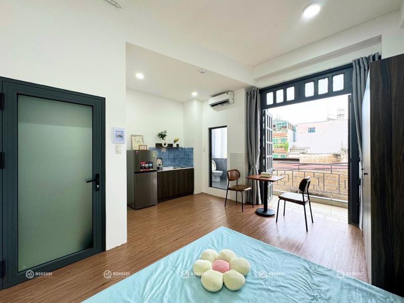 Studio có ban công siêu thoáng , nằm ngay trên đường âu cơ gần thoại ngọc hầu , luỹ bán bích , gần đại học huit , vhu  - 3