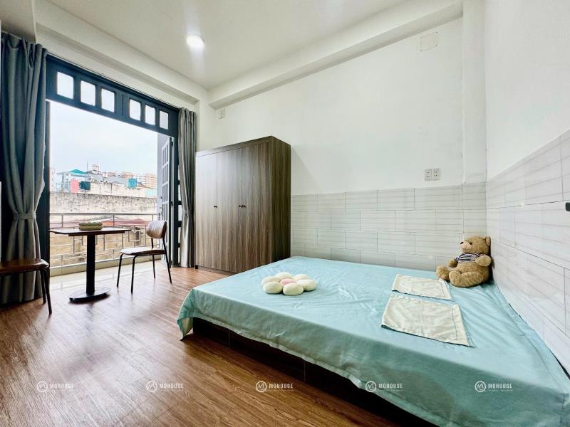 Studio có ban công siêu thoáng , nằm ngay trên đường âu cơ gần thoại ngọc hầu , luỹ bán bích , gần đại học huit , vhu - 4