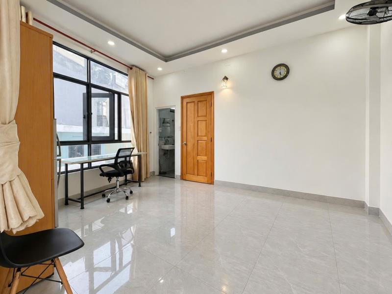 Cho thuê căn hộ rộng có ban công và cửa sổ lớn đường nguyễn xí quận bình thạnh, sát q1, phú nhuận