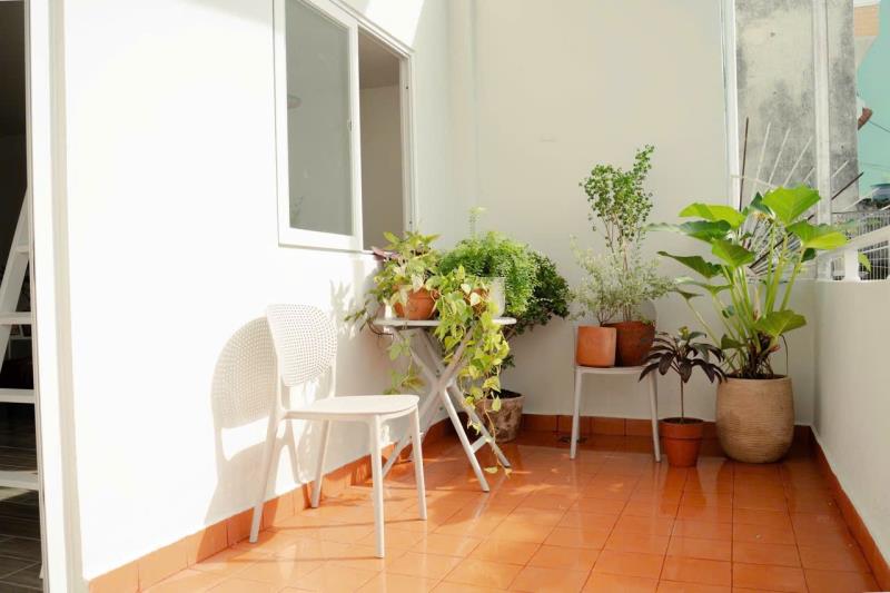 Cho thuê phòng trọ mới gác cao ban công lớn cửa sổ thoáng có sofa full nội thất đường điện biên phủ gần hàng xanh tiện qua quận 1 , quận 2, quận 3 - 2