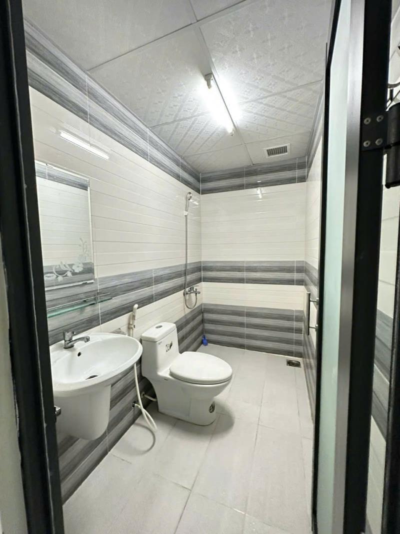 Cho thuê căn hộ ban công đường lê văn sỹ gần chợ nguyễn văn trỗi quận 3 full nội thất - 4