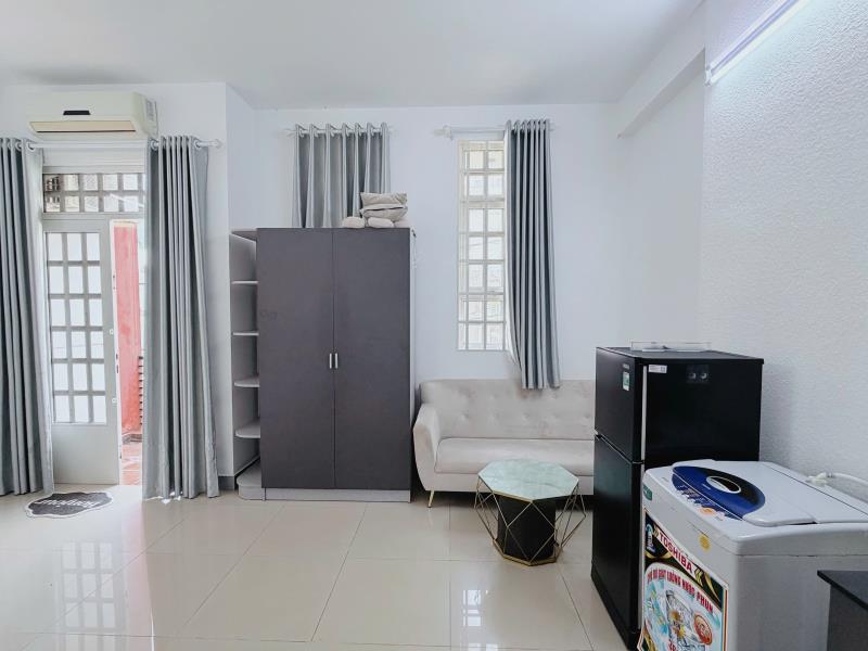 Cho thuê căn hộ có ban công rộng và cửa sổ lớn full nội thất đường trần huy liệu quận phú nhuận, sát q1, q3 - 4