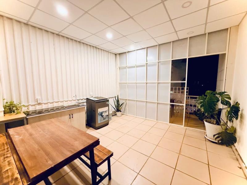 Cho thuê căn hộ 1 phòng ngủ rộng 60m2 máy giặt riêng ban công lớn full nội thất tách bếp đinh bộ lĩnh gần hàng xanh tiện qua quận 1 , quận 2 - 4