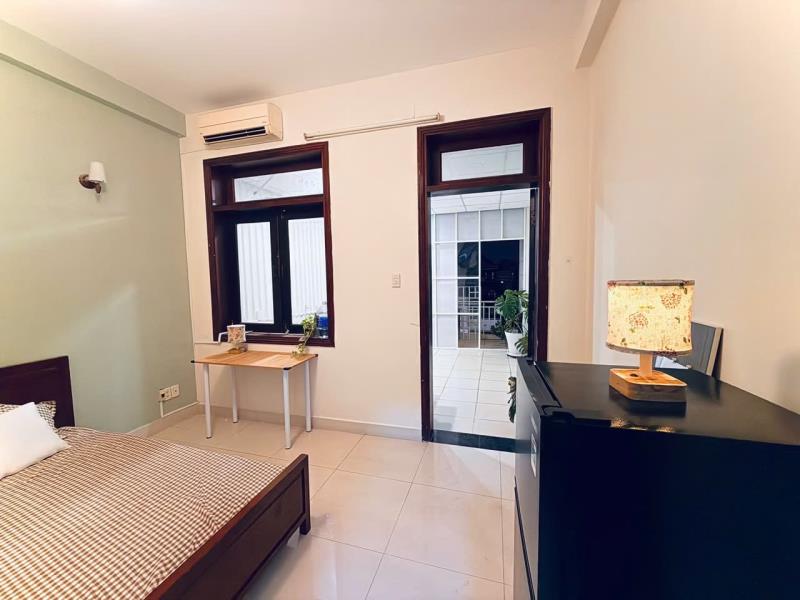 Cho thuê căn hộ 1 phòng ngủ rộng 60m2 máy giặt riêng ban công lớn full nội thất tách bếp đinh bộ lĩnh gần hàng xanh tiện qua quận 1 , quận 2 - 2