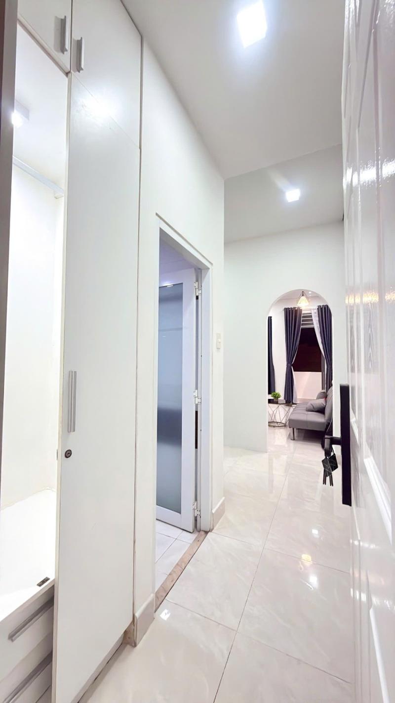 Bạn đang trả 5 - 6 triệu để đổi lấy cảm giác 'trải nghiệm địa ngục trần gian' mỗi ngày?" 🪦🤦♀️ về nhà sau 8 tiếng bị sếp dí, bước chân vào cái phòng tắm ố vàng, chân giẫm lên nền gạch dính rít - 3
