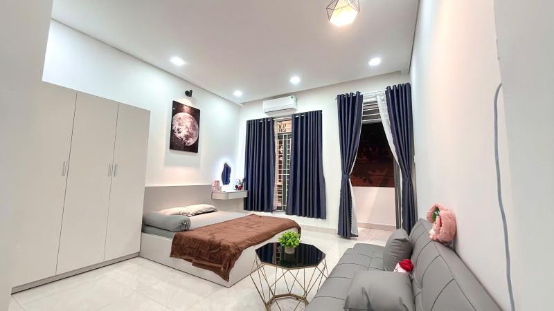 Bạn đang trả 5 - 6 triệu để đổi lấy cảm giác 'trải nghiệm địa ngục trần gian' mỗi ngày?" 🪦🤦♀️ về nhà sau 8 tiếng bị sếp dí, bước chân vào cái phòng tắm ố vàng, chân giẫm lên nền gạch dính rít - 4