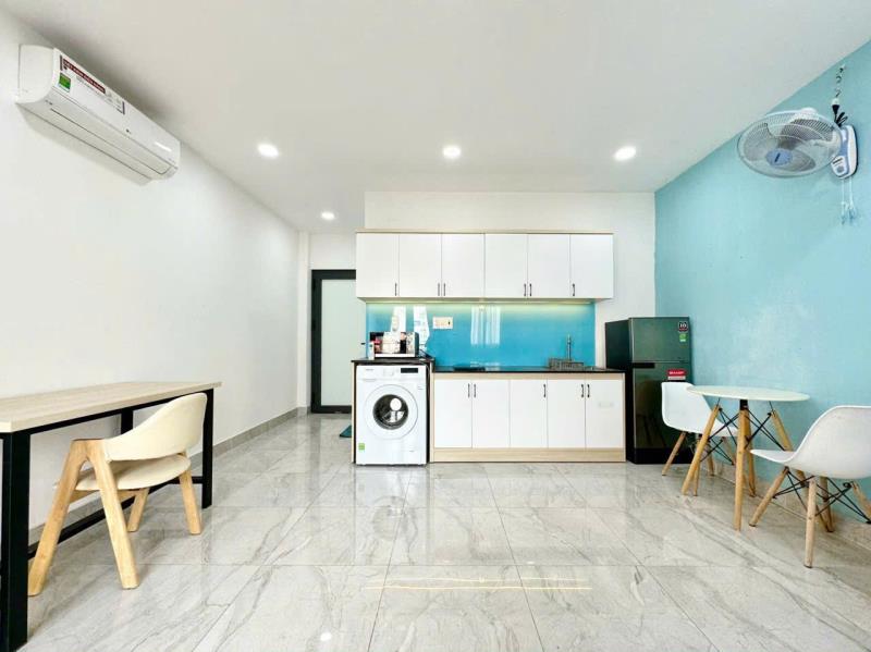 Cho thuê căn hộ rộng có ban công thoáng mát full nội thất đường thích quảng đức quận phú nhuận, sát q1, q3 - 4