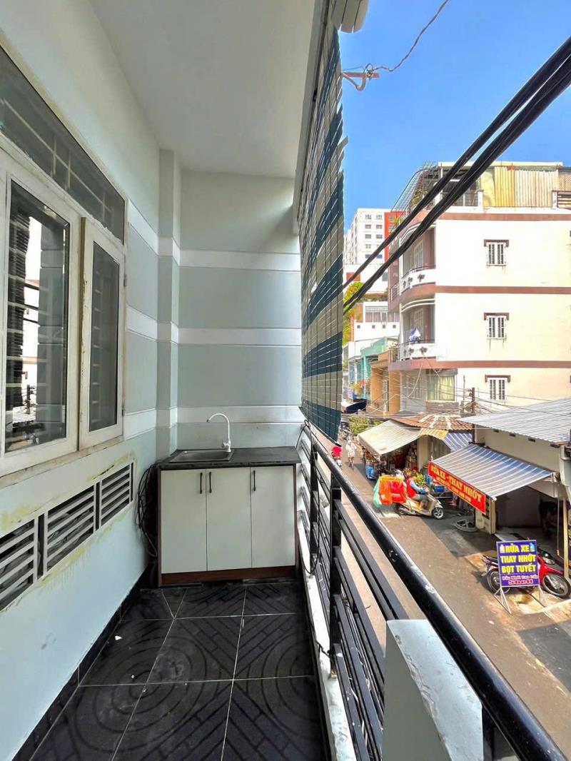 Cho thuê căn hộ có gác lửng và ban công rộng thoáng mát full nội thất đường bùi hữu nghĩa quận bình thạnh, sát quận 1 - 4