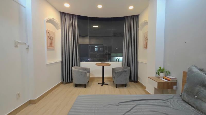 Cho thuê căn hộ bạch đằng - hàng xanh full nội thất cửa sổ lớn tách bếp - giáp q1 q2  - 3