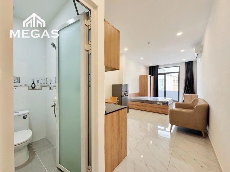 Cho thuê căn hộ có ban công và cửa sổ lớn thoáng mát full nội thất đường lê trực quận bình thạnh, sát quận 1 - 3
