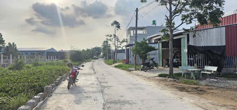 Bán 4 lô thổ cư liền kề mặt tiền kênh học trò , xã thanh phú dt 128m2 giá 2,6 tỷ / lô - 4