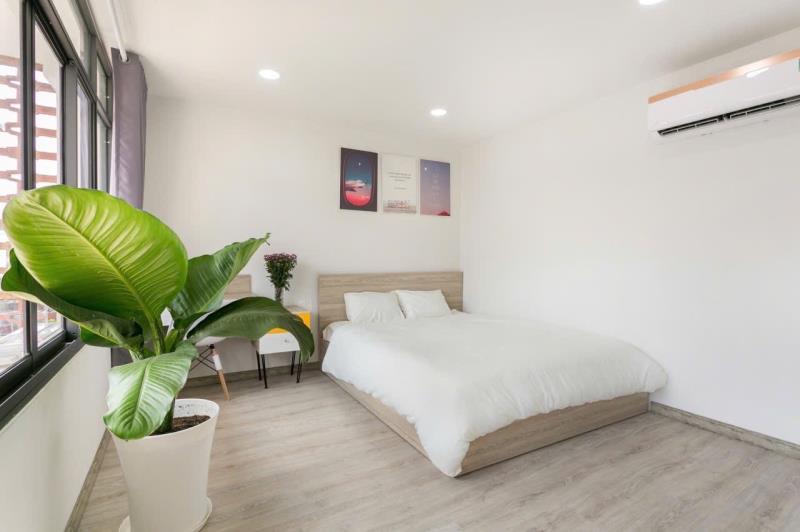Cho thuê căn hộ studio 38m2 full nội thất, ban công ngay phan xích long, gần q1 q3 - 2