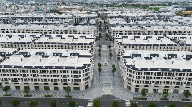 Phố thương mại Royal - Vạn Phúc City
