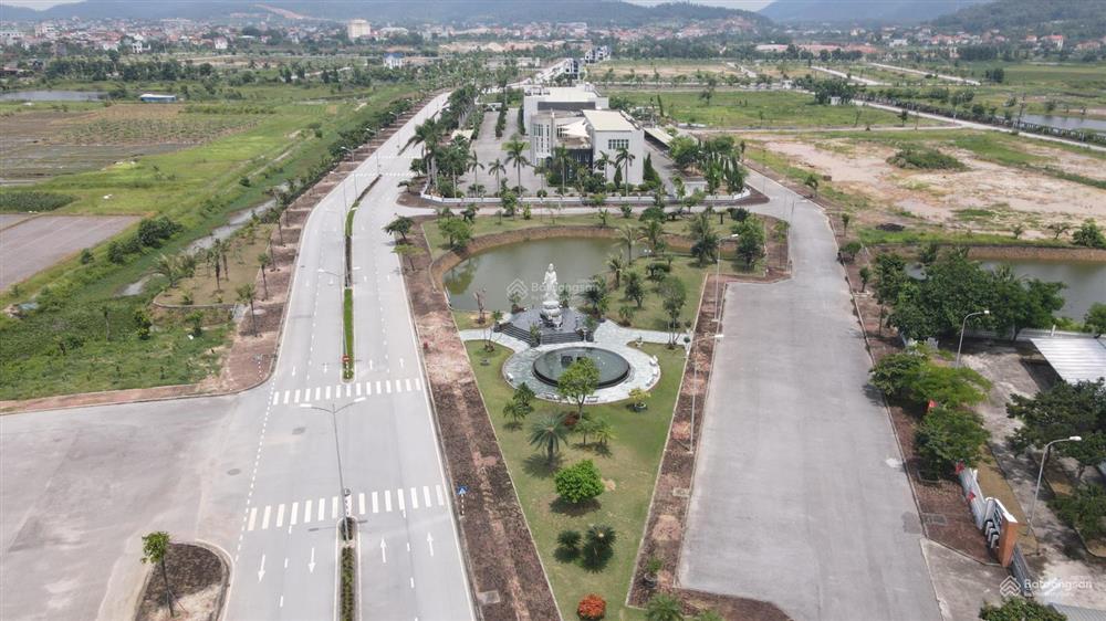 Đại Sơn Mountain Side