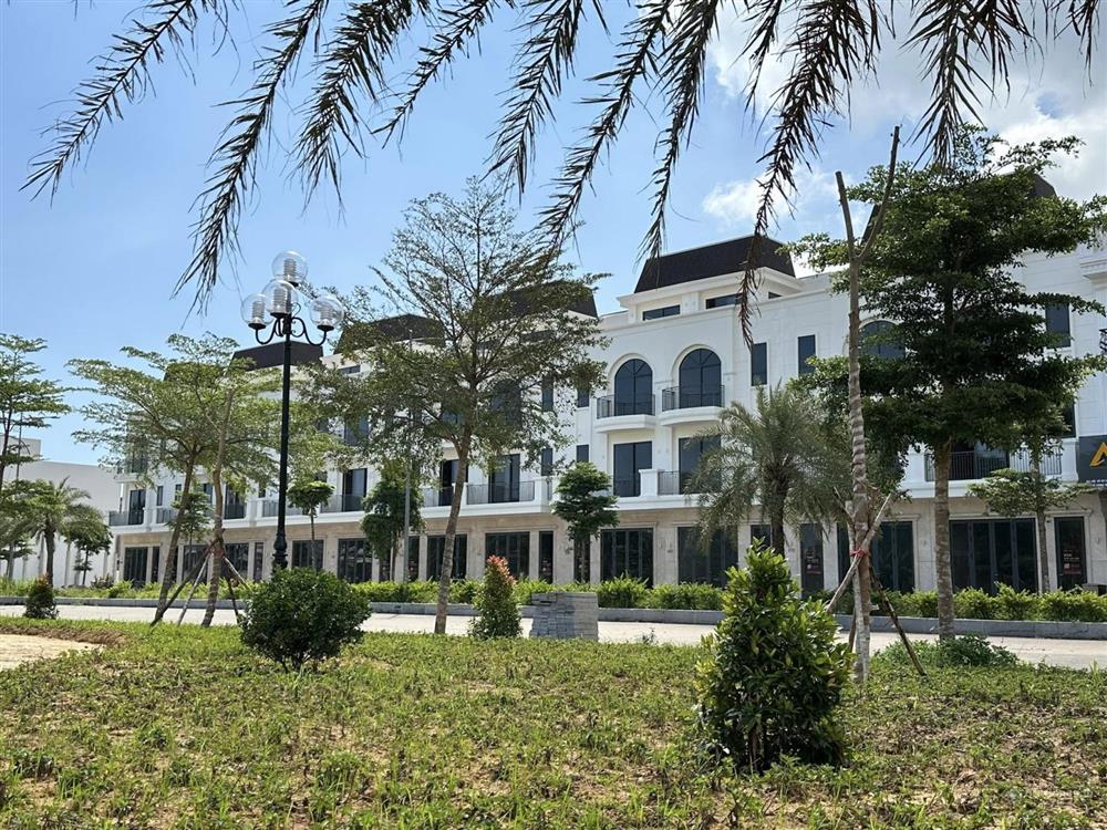 Nhà phố Hoàng Gia VCN