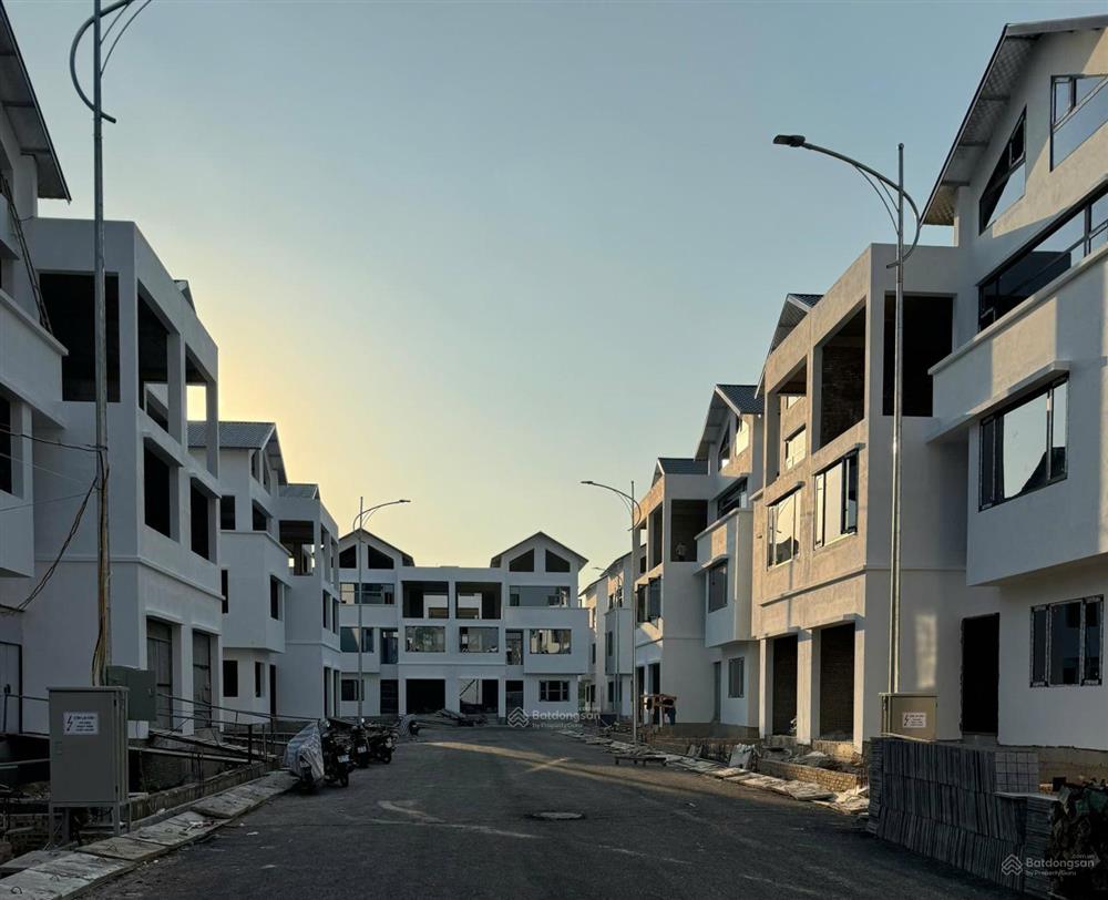Khu nhà ở thương mại Vạn Xuân